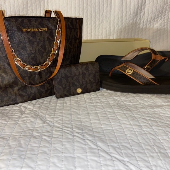 Michael Kors chocolate 3 pc Set - Picture 1 of 1